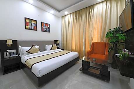 Deluxe Double Room (2 Adults + 1 Child)