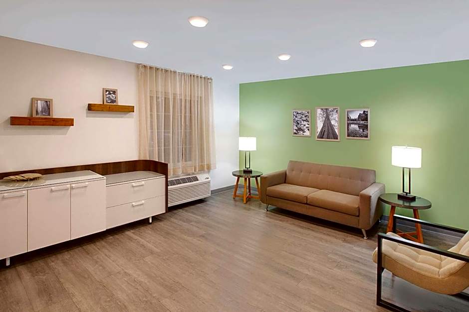 WoodSpring Suites Bakersfield