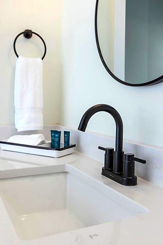 The Waverly 100 Inn at Old Beach