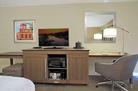 Queen Room with Bath Tub - Disability Access/Non-Smoking