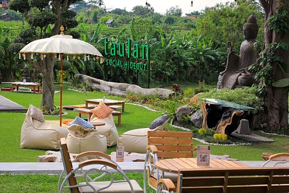 Taulan Villa by Social Hideout