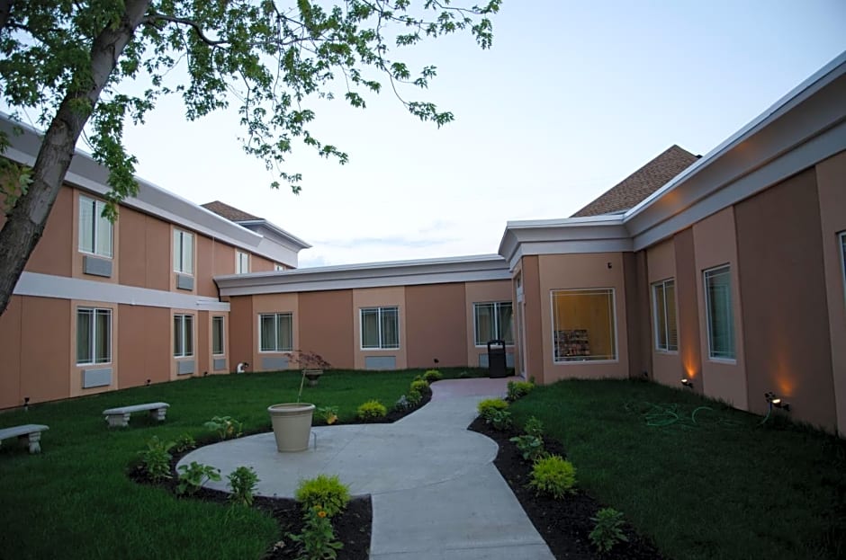 Aashram Hotel by Niagara River