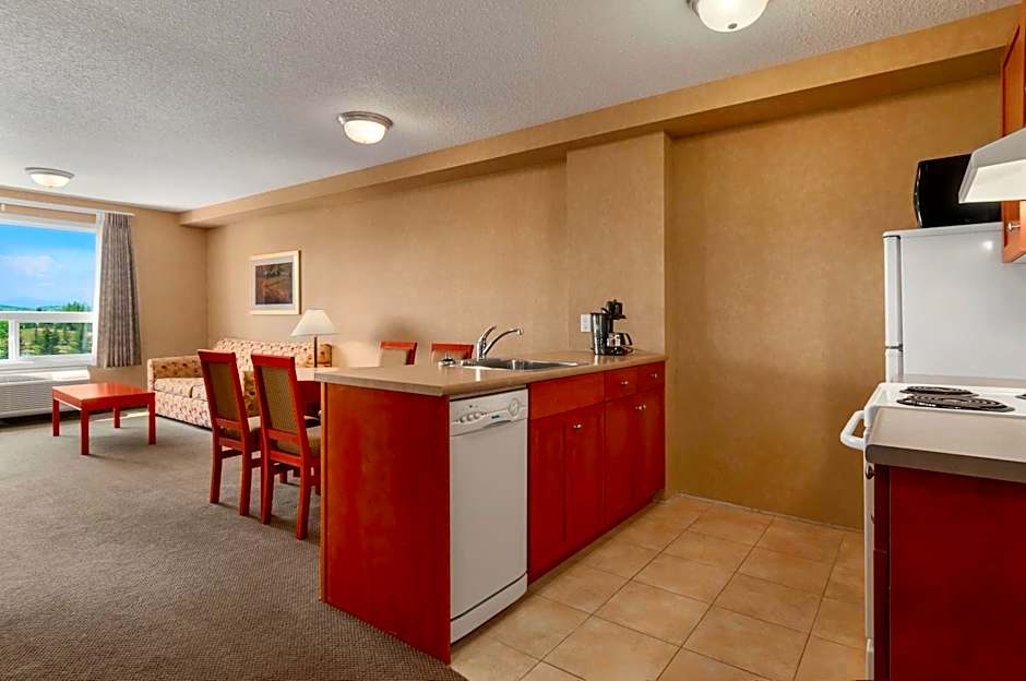 Days Inn & Suites by Wyndham Cochrane