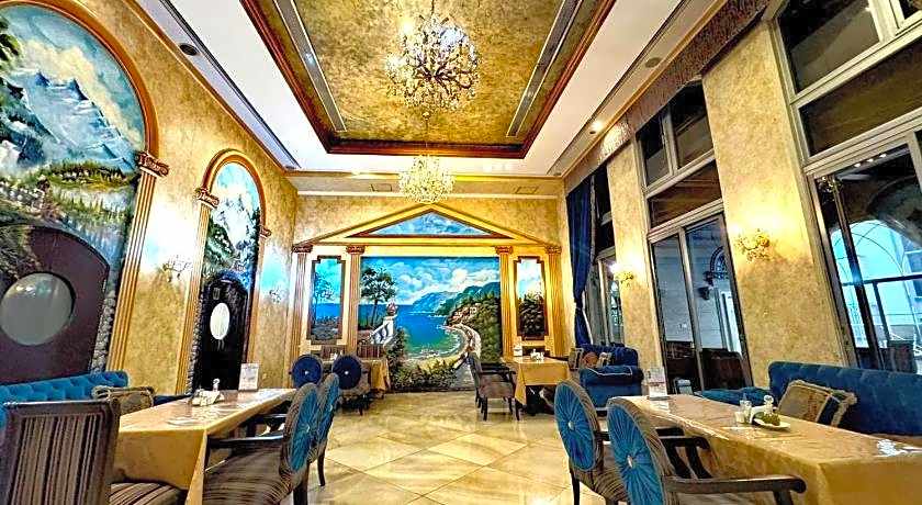 Queens Suite Hotel