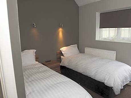 Twin Room with Shower