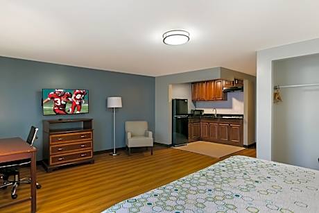 Studios with Two Queen Beds Stove Top Smoking