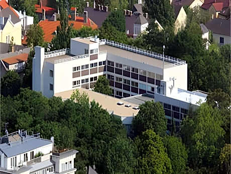 College Garden Hotel