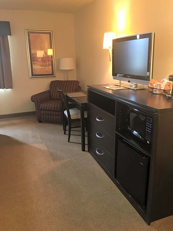 AmericInn by Wyndham Monmouth