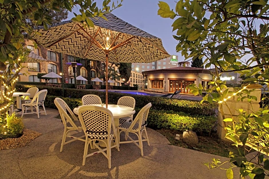 Holiday Inn Express & Suites Queretaro By IHG