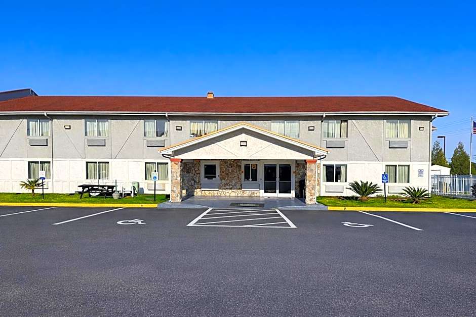 Rodeway Inn & Suites Jacksonville near Camp Lejeune