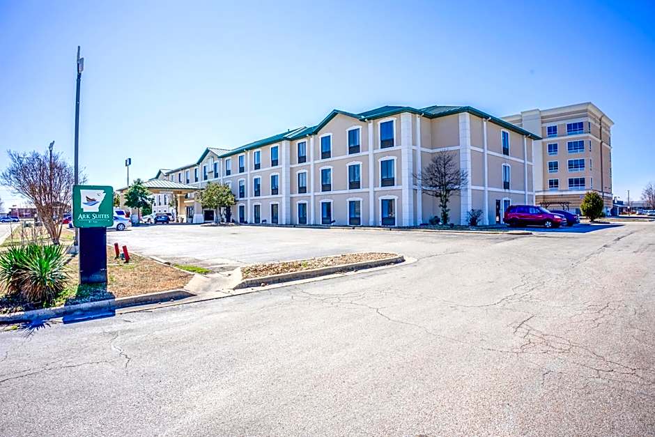 Ark Suites By OYO Jonesboro I-555