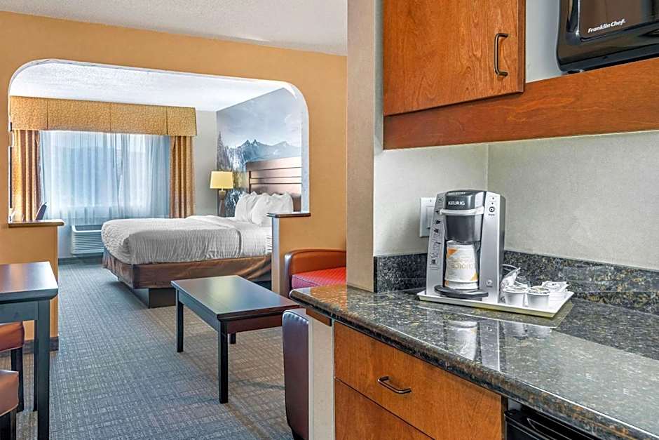 Clarion Pointe Medford