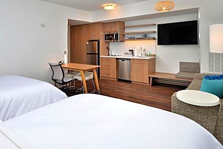 Queen Studio with Sofa Bed and Roll-in Shower - Mobility and Hearing Accessible