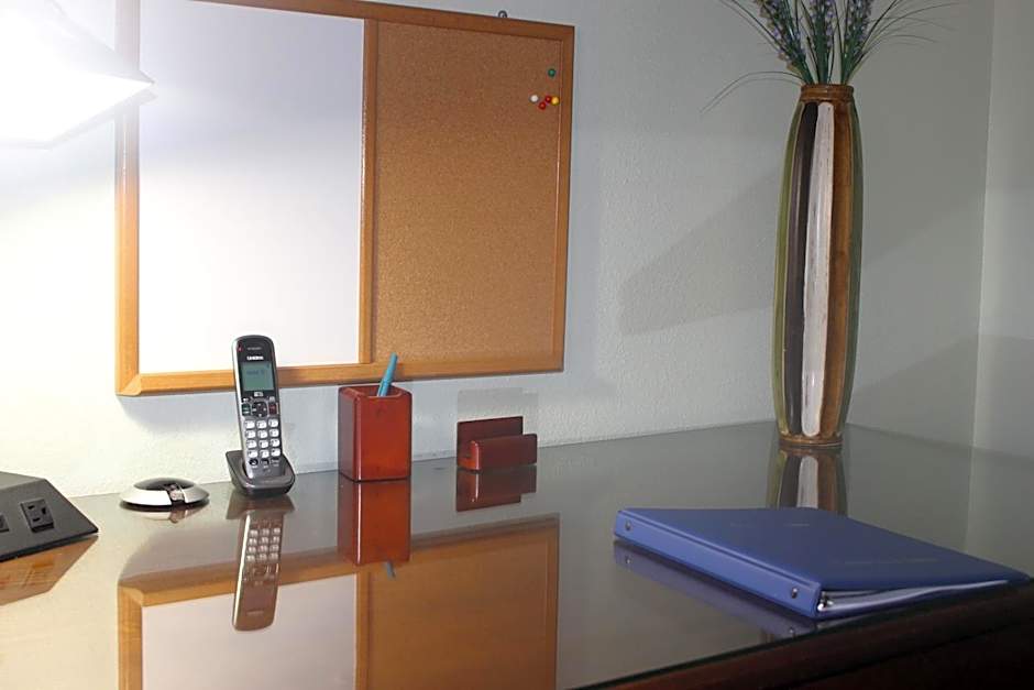 O'Cairns Inn and Suites