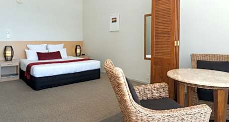 Superior Beachfront King