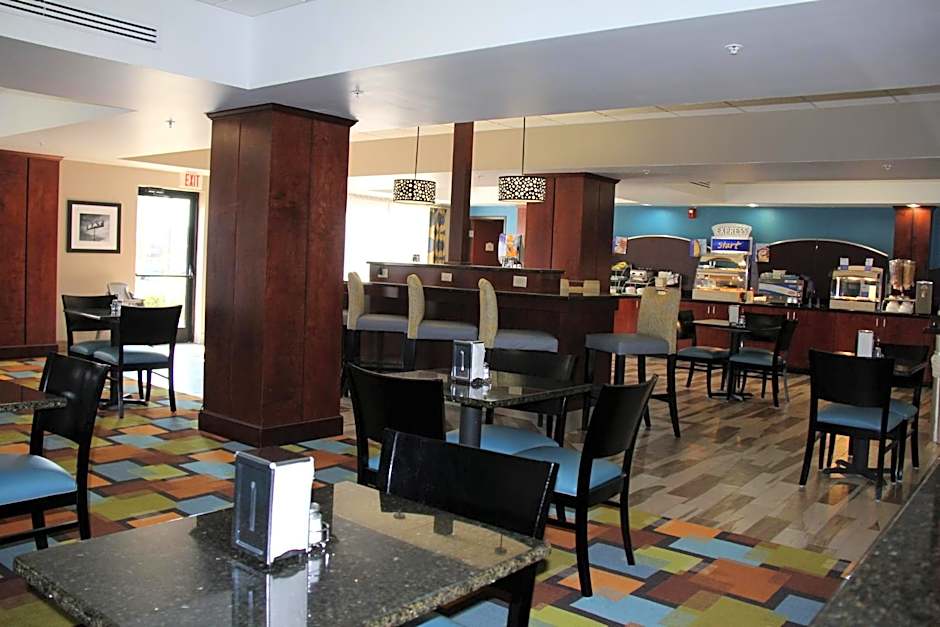 HOLIDAY INN EXPRESS & SUITES ROANOKE RAPIDS By IHG