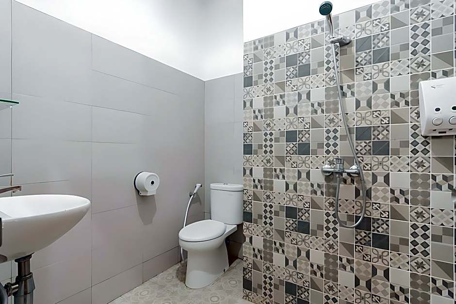 RedDoorz near Exit Toll Moh Toha