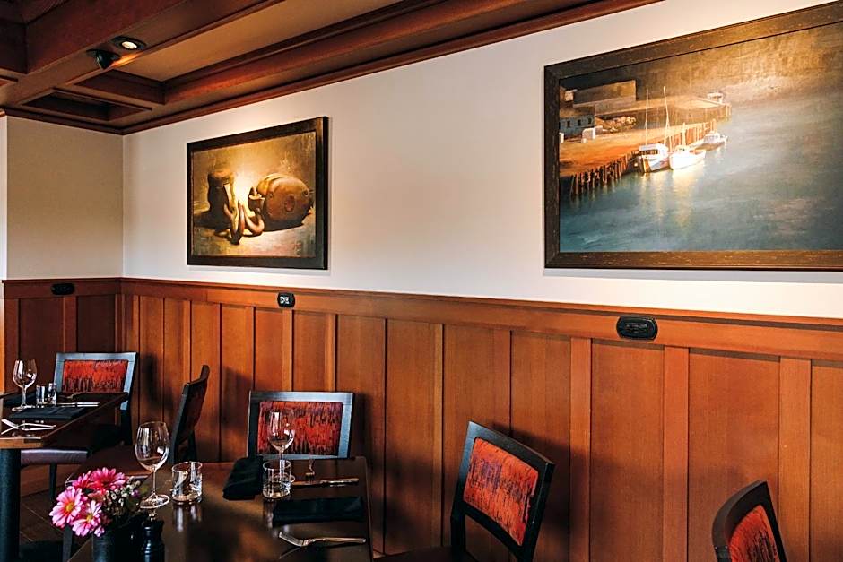 Noyo Harbor Inn