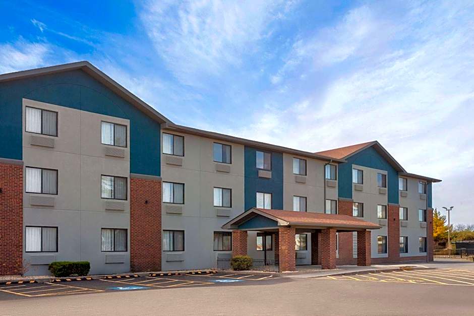 Super 8 by Wyndham Romeoville Bolingbrook