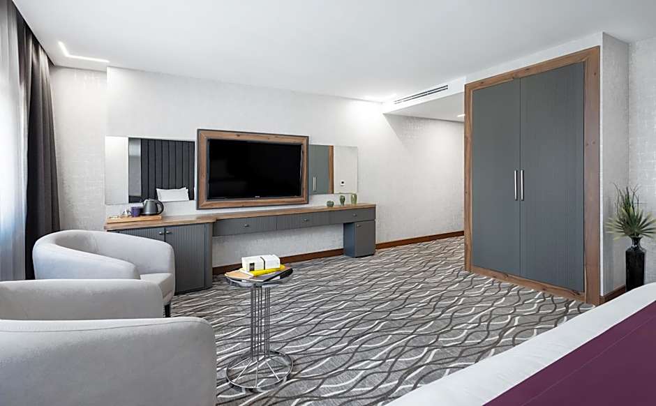 Lilium Hotel & Suites