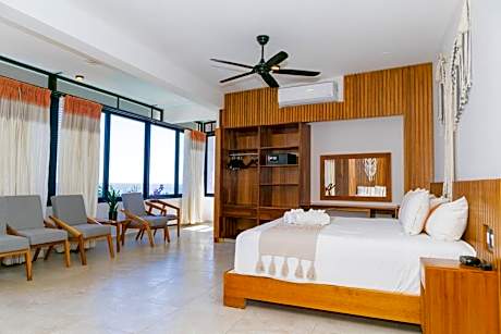 Deluxe Triple Room with Sea View