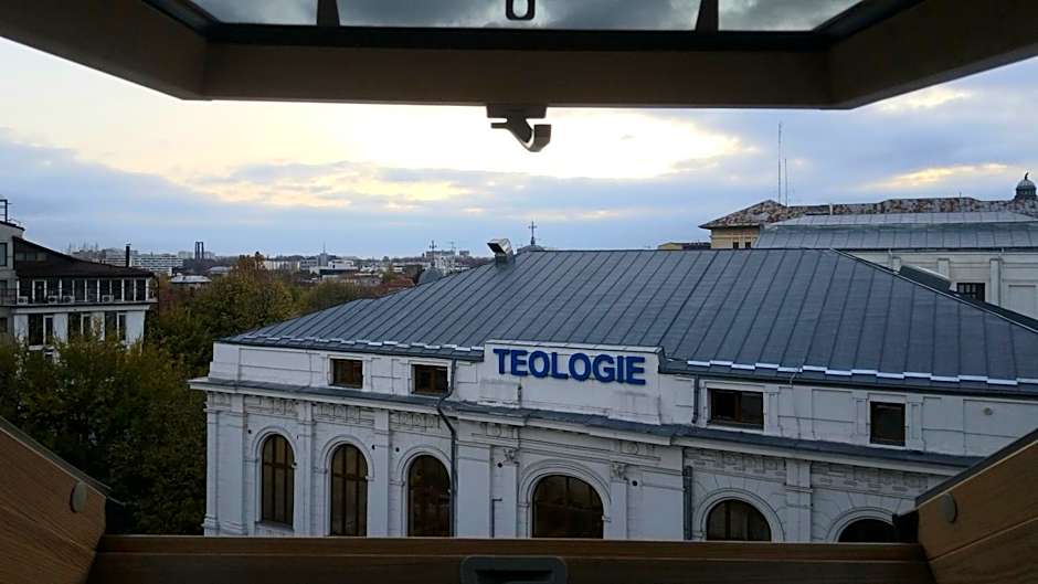 Private room at Ceausescu's place in Old City Unirii Square