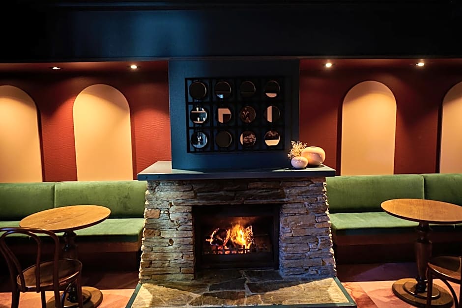 The Central Hotel Queenstown, A Naumi Chapter