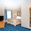 Days Inn & Suites by Wyndham Bridgeport - Clarksburg