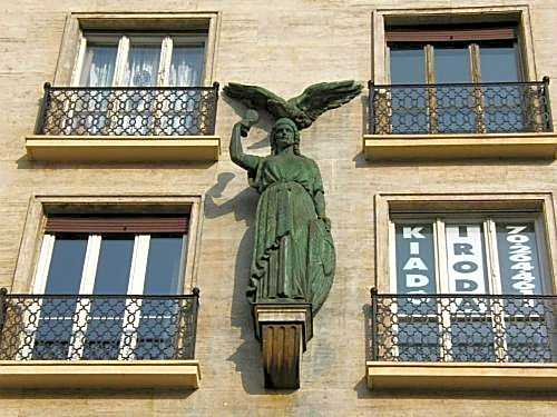 Bauhaus Astoria Hostel