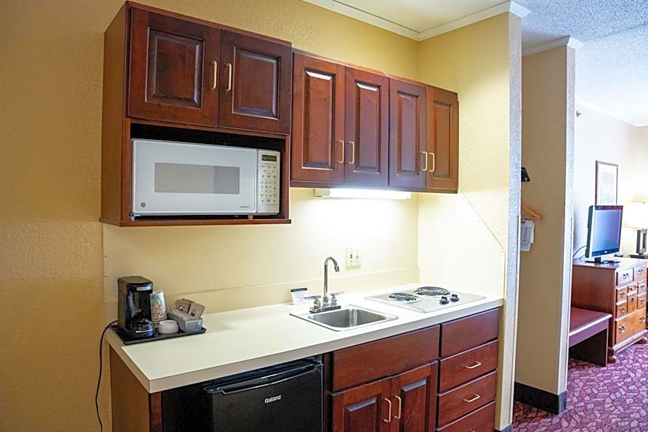 Coshocton Village Inn & Suites