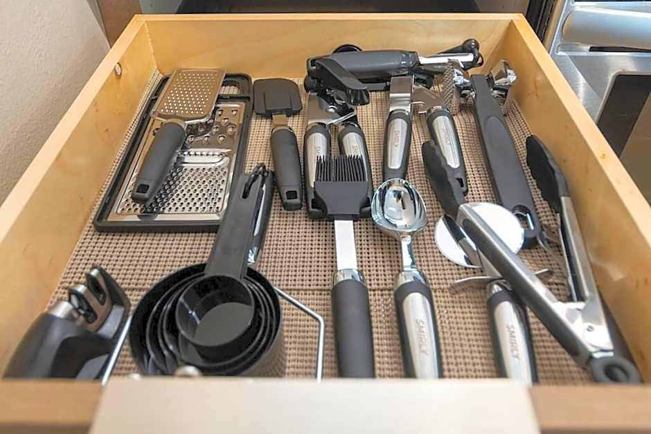 Palm Theme King Bed Paid Garage 55" 4k Smart T