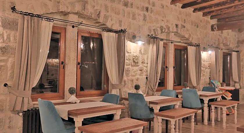 Acropolis Cave Suites