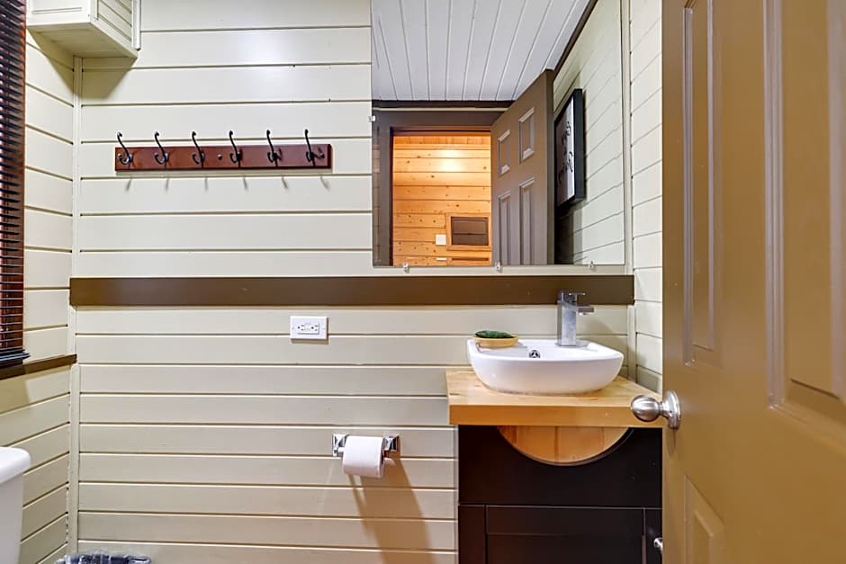 Camptel Poconos Lodging