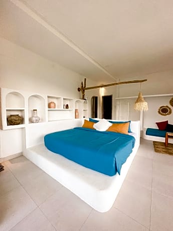 Deluxe Queen Room with Lake View