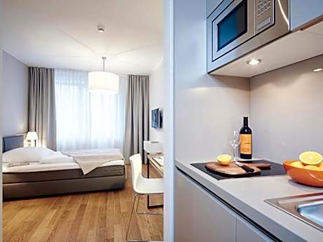 Studio - Queen Bedroom