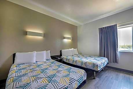 Deluxe Quadruple Room - Non-Smoking