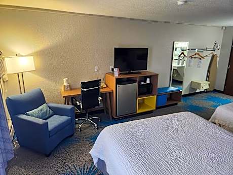 Queen Suite - Non-Smoking