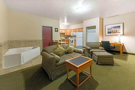 Deluxe King Suite - Non-Smoking