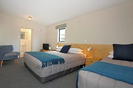 Twin Room with Private Bathroom