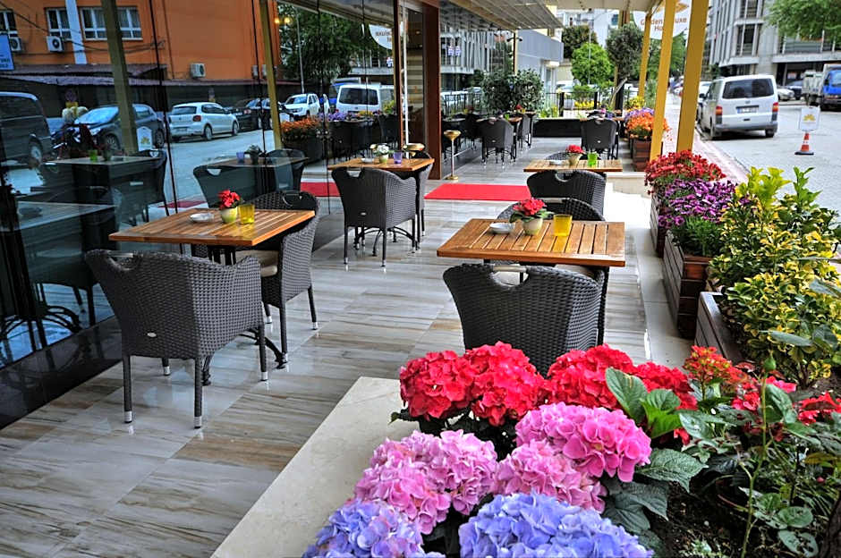 Golden Deluxe Hotel