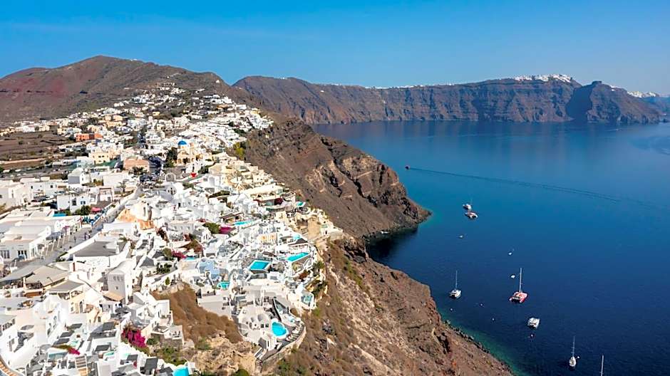 Kima Oia Suites