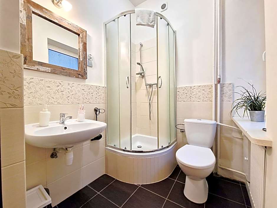 Hostel Helvetia - Private Rooms in City Center