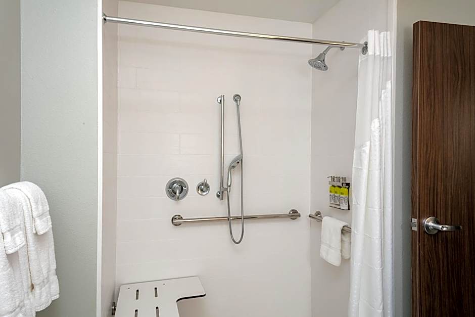 Holiday Inn Express & Suites Bend South By IHG