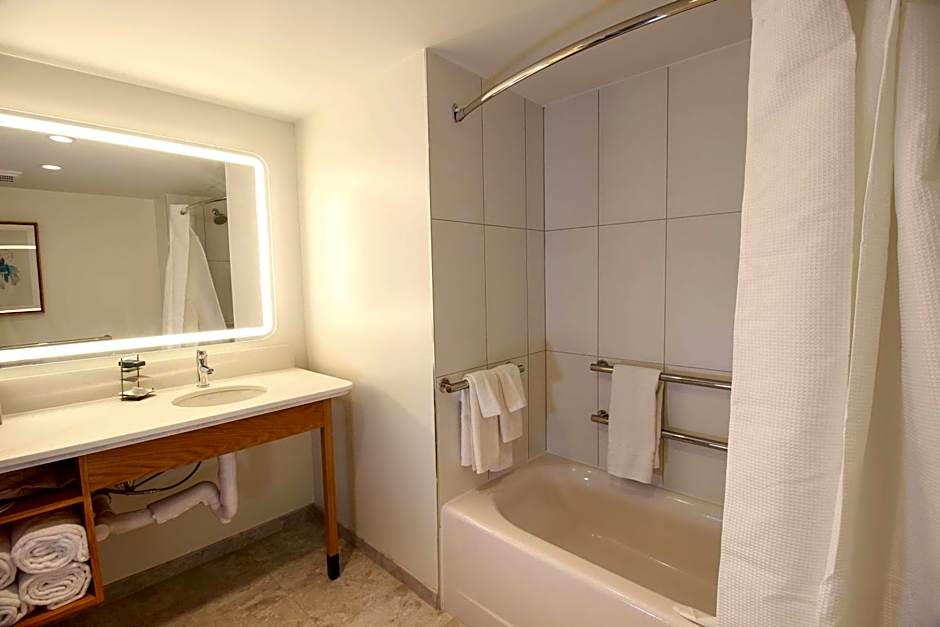DoubleTree by Hilton Clarksville Riverview