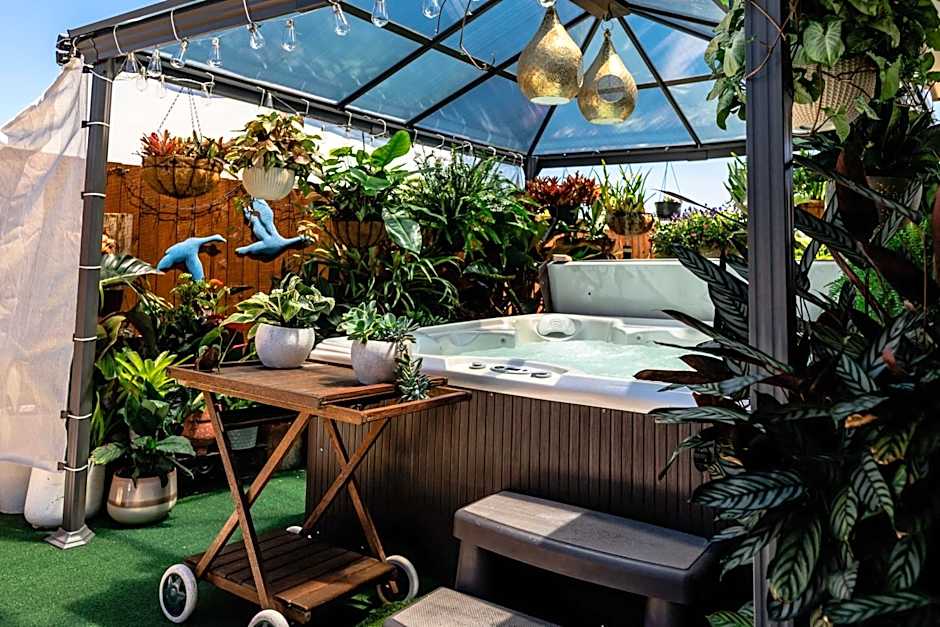 Entertainer's Paradise! Child =& pet friendly Pool spa, movie room - close to Australia Zoo