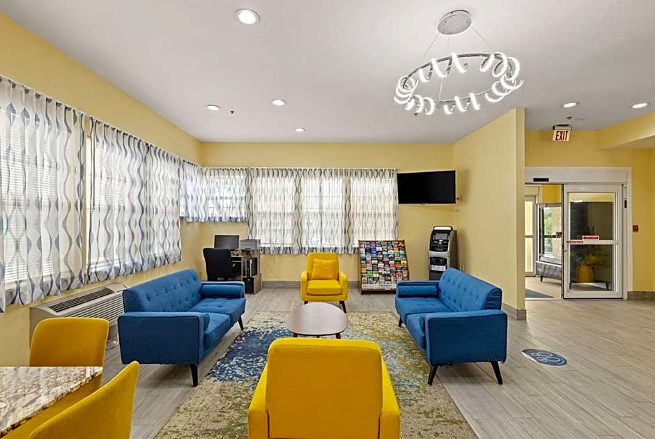 Days Inn & Suites by Wyndham Ft. Worth DFW Airport South