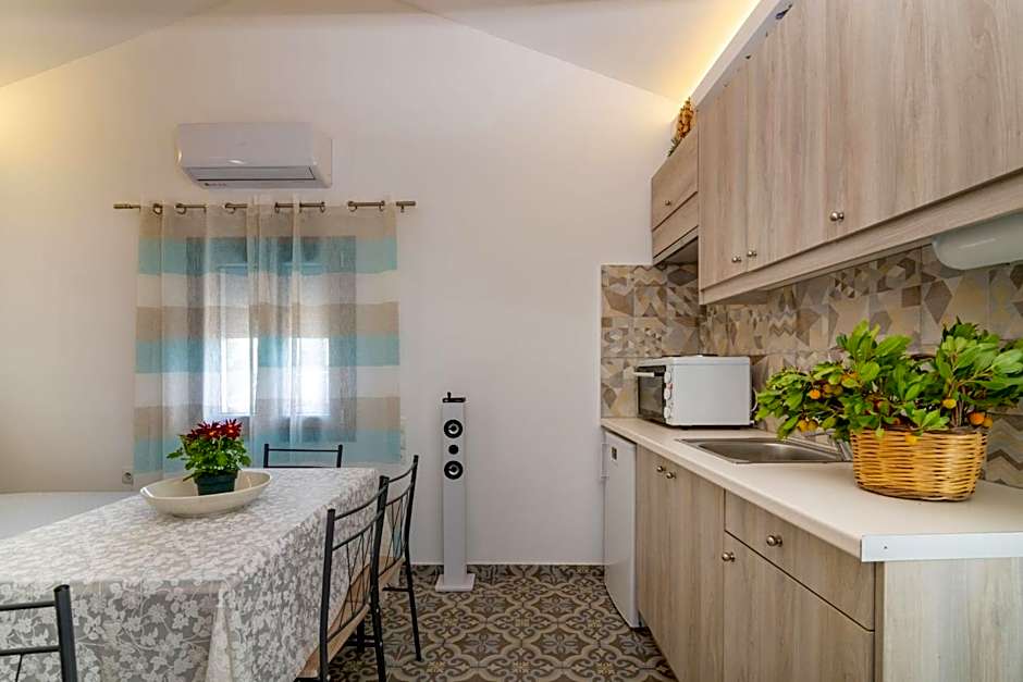 Kokkinos Studios With Pool & Sea View, by ZanteWize