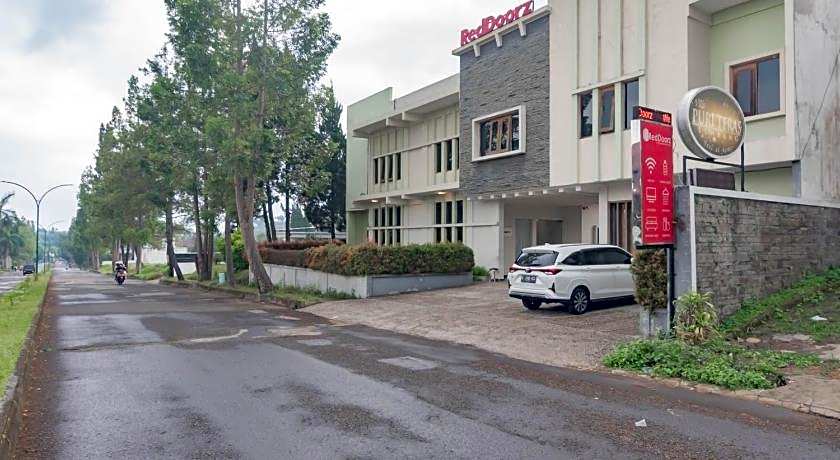 RedDoorz near Lembang Park & Zoo 2