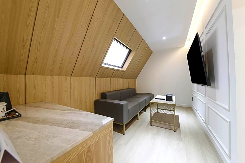 Brown Dot Hotel Pyeonghwa plaza