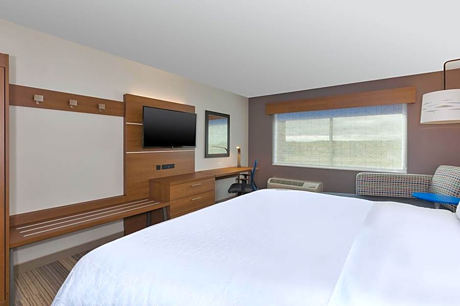 Holiday Inn Express and Suites Eau Claire West I-94 By IHG